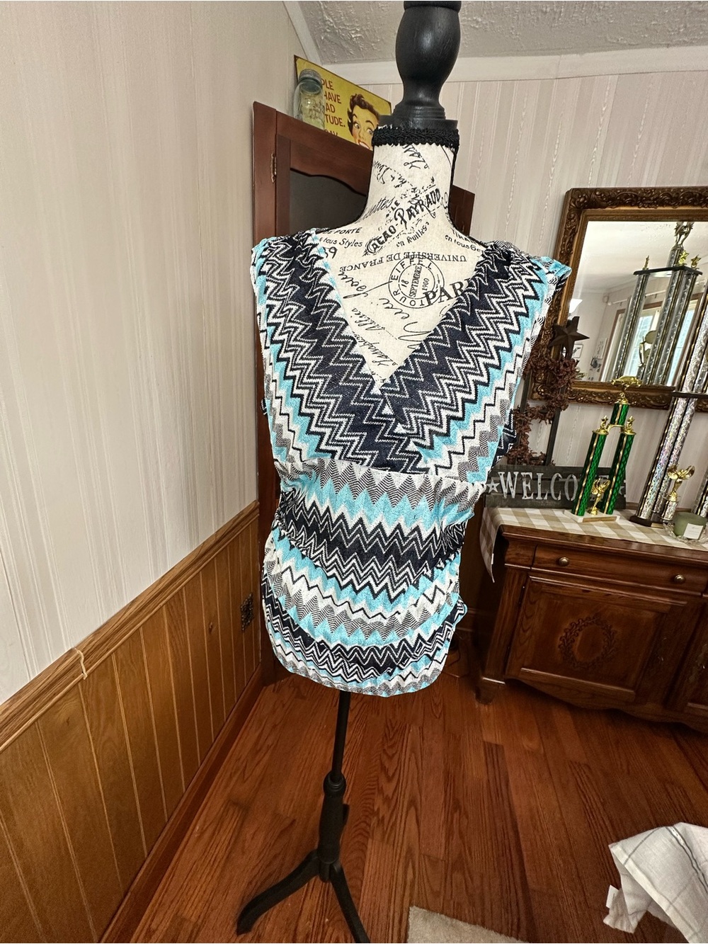 Ann Taylor Turquoise, Black & White Chevron V-Neck Tank